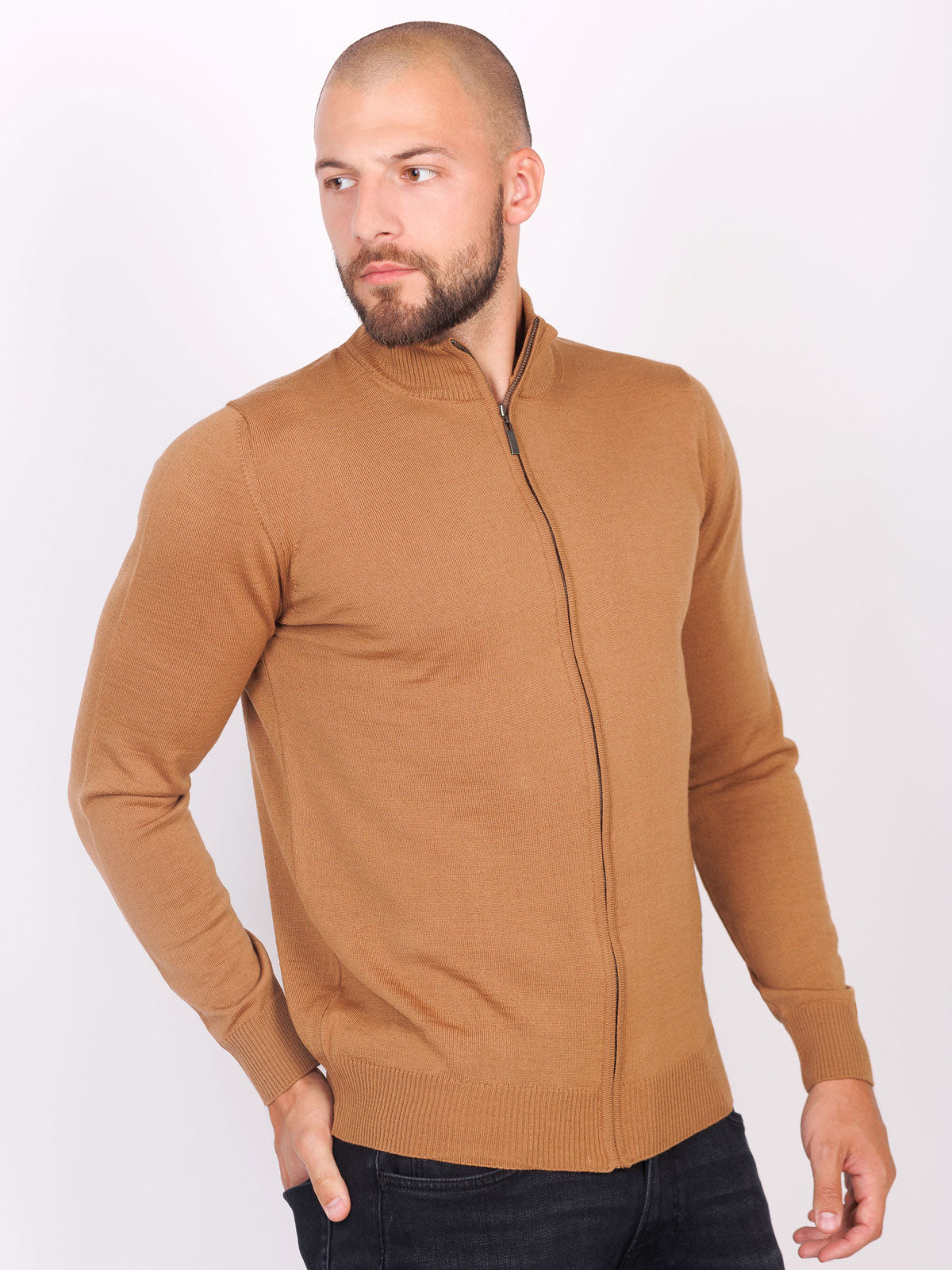 Мъжка жилетка в цвят горчица