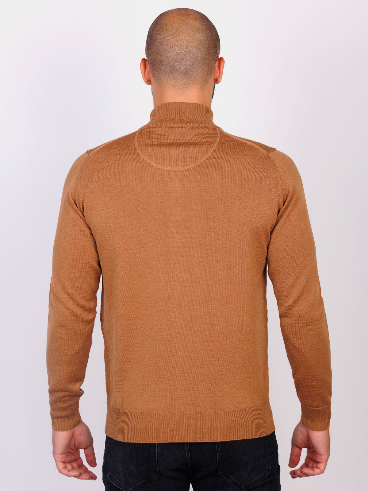 Мъжка жилетка в цвят горчица