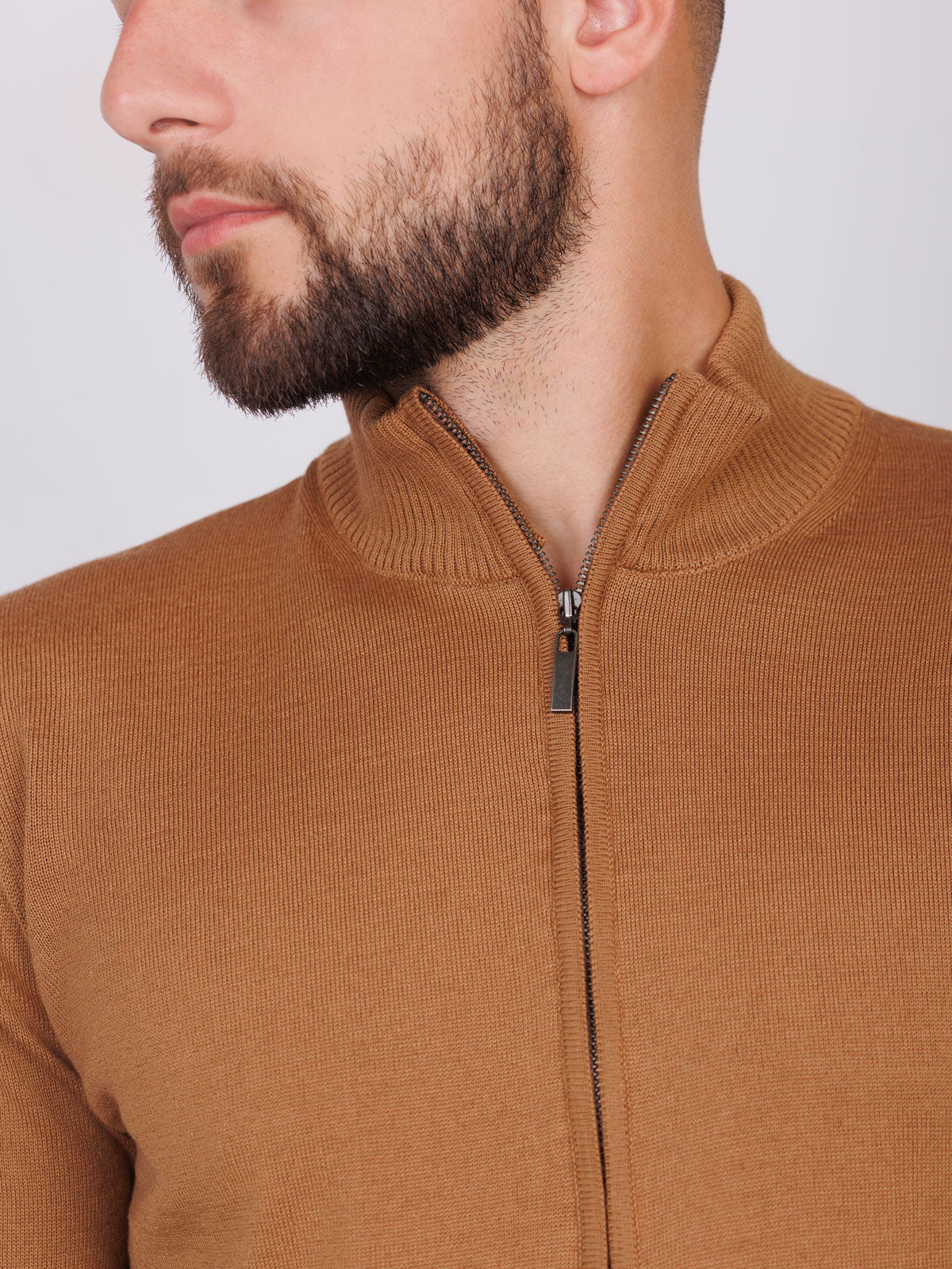 Мъжка жилетка в цвят горчица