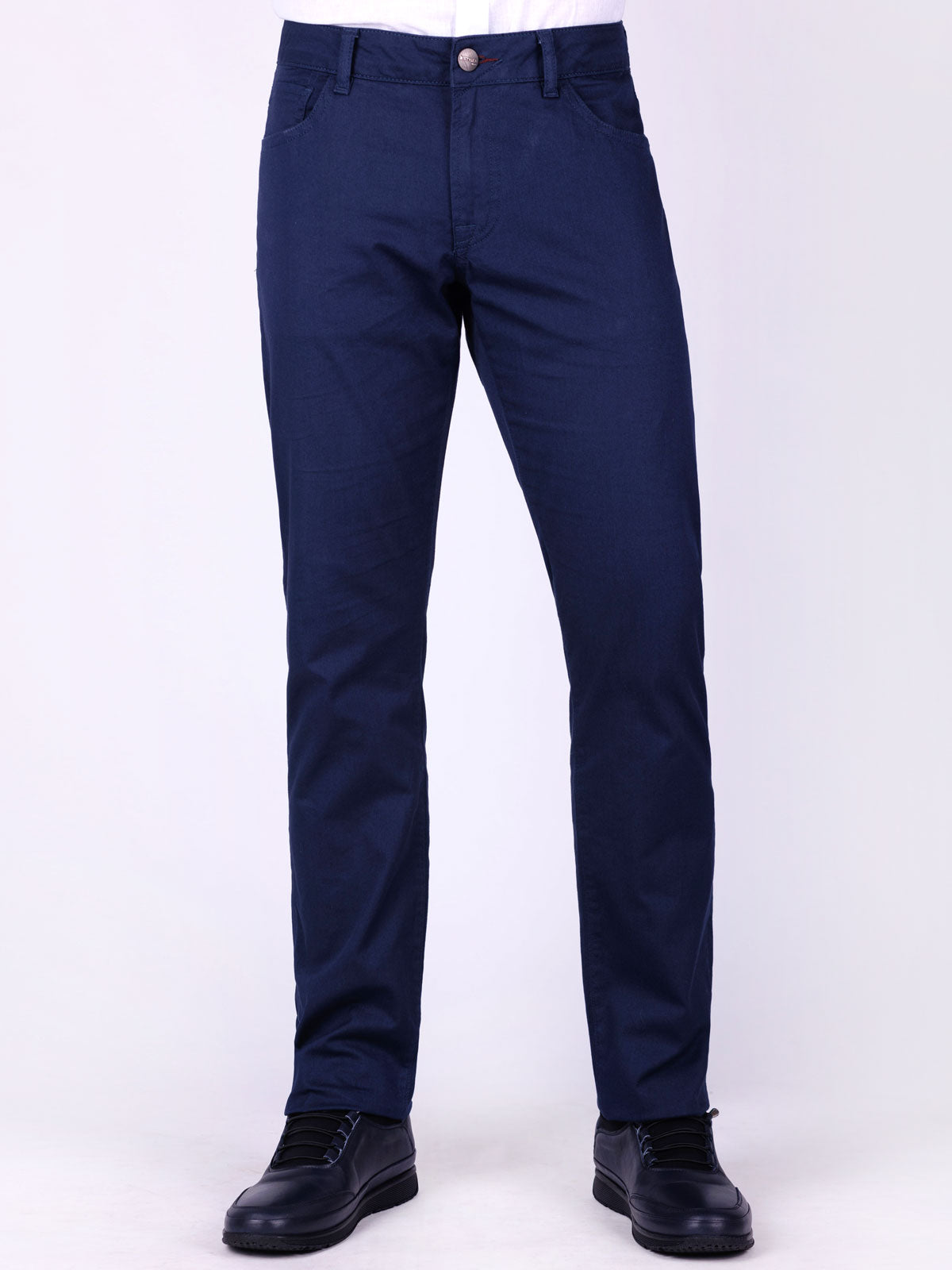 Тъмно син панталон с пет джоба