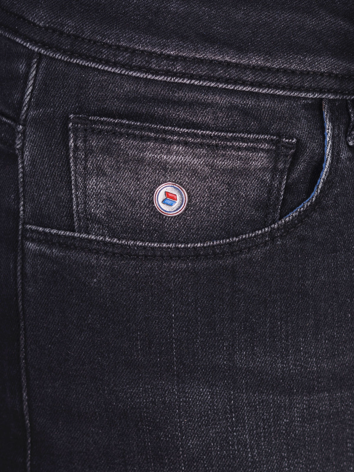 Мъжки черни дънки с втален силует