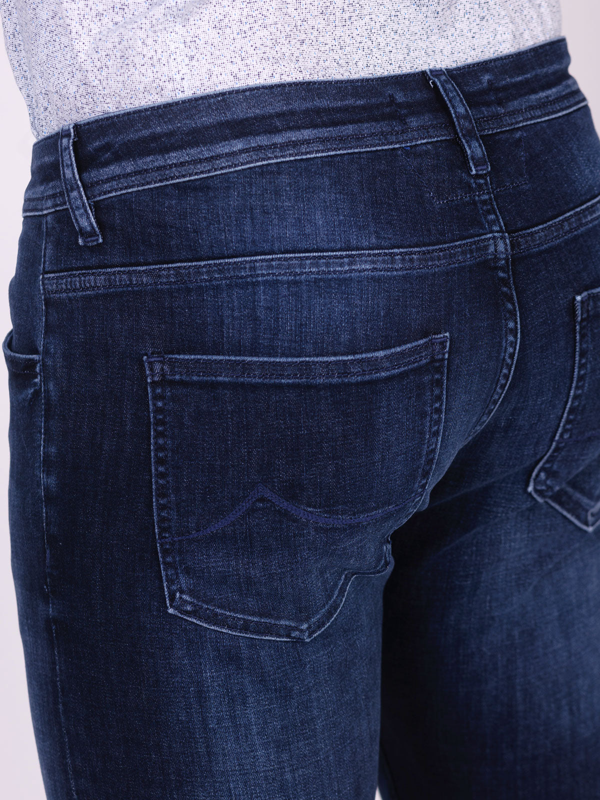 Мъжки дънки в класическо синьо