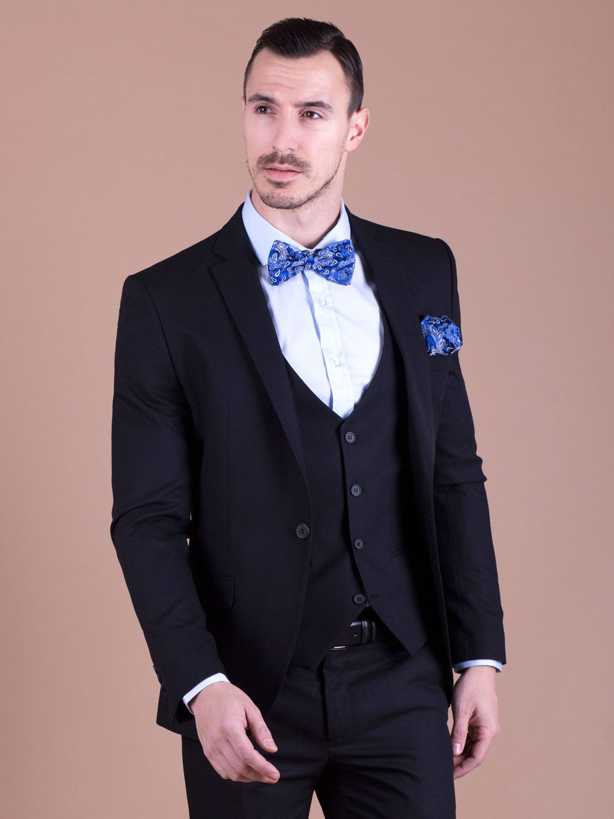 Черно вталено сако релефна материя