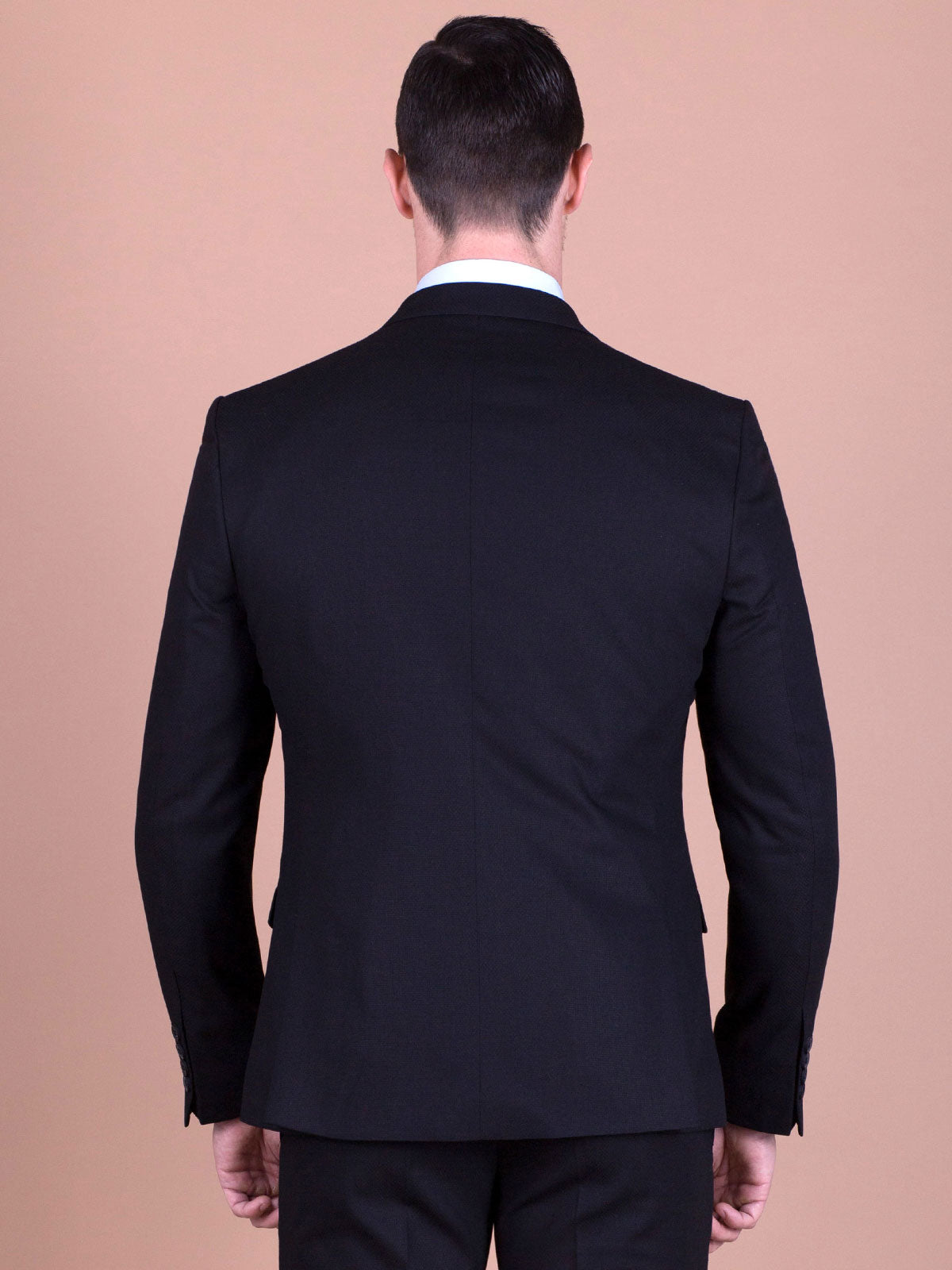 Черно вталено сако релефна материя