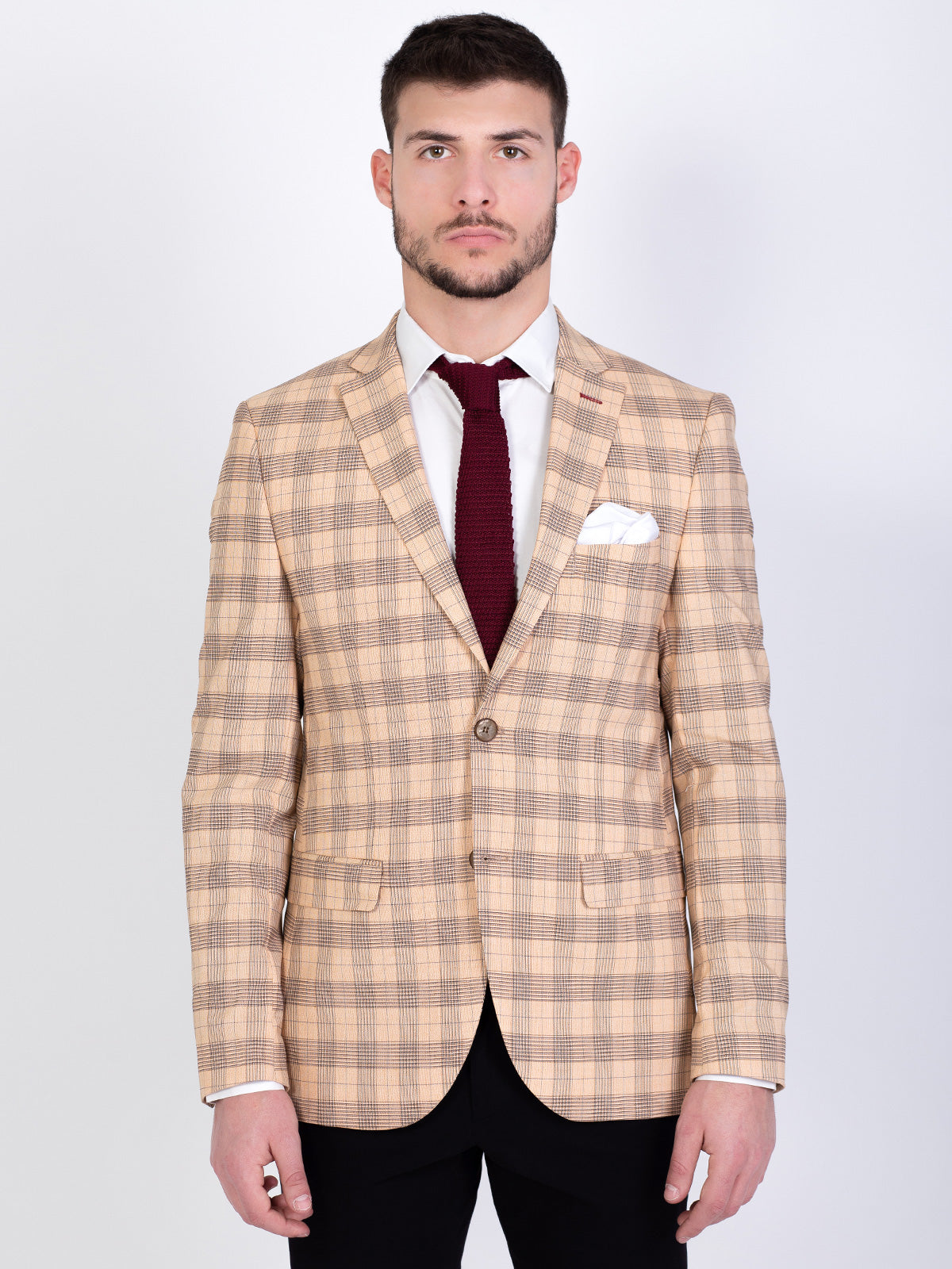 Бежово сако на каре