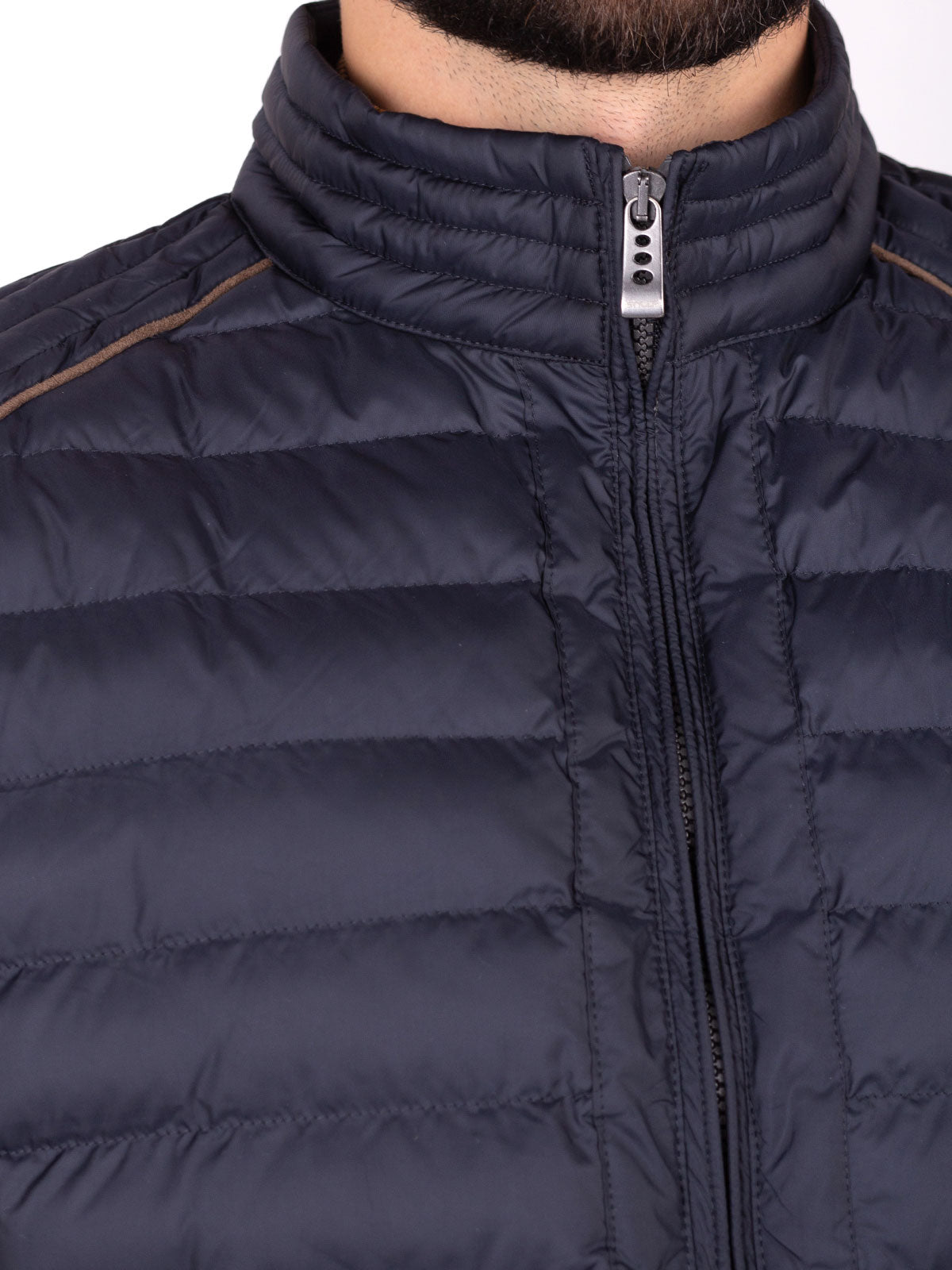 Мъжко зимно яке с кафяв акцент