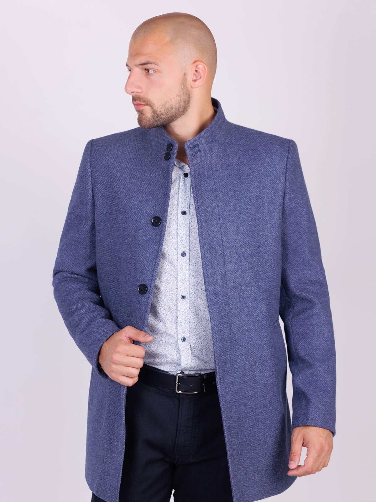 Мъжко дълго палто в синьо