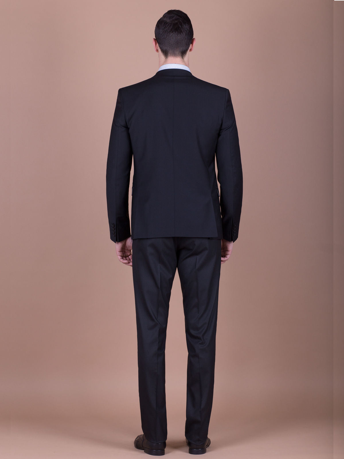 Класически черен костюм с вълна