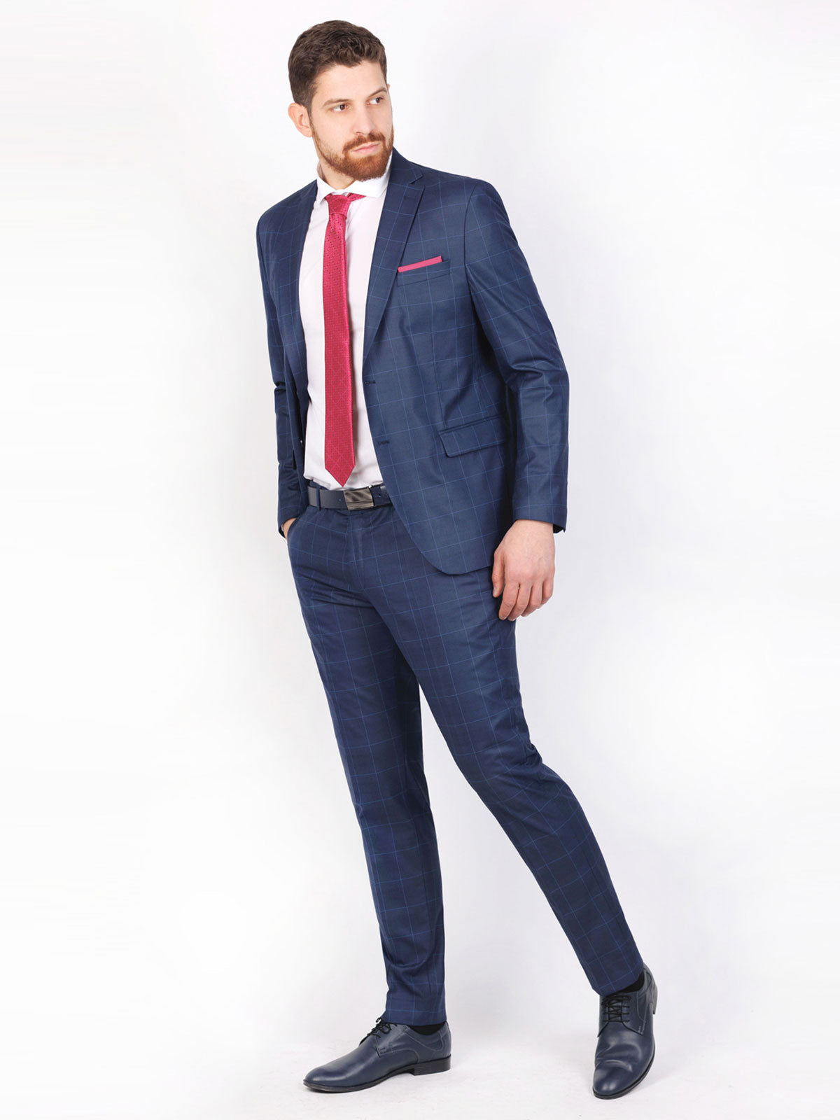 Класически костюм в синьо