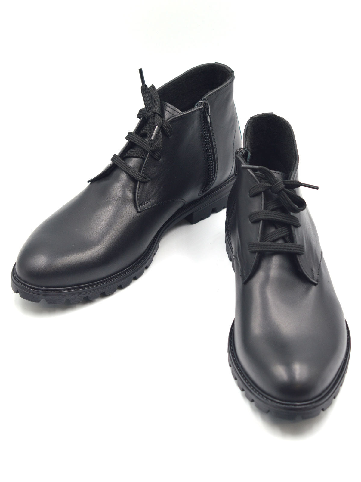 Боти на ток с връзки