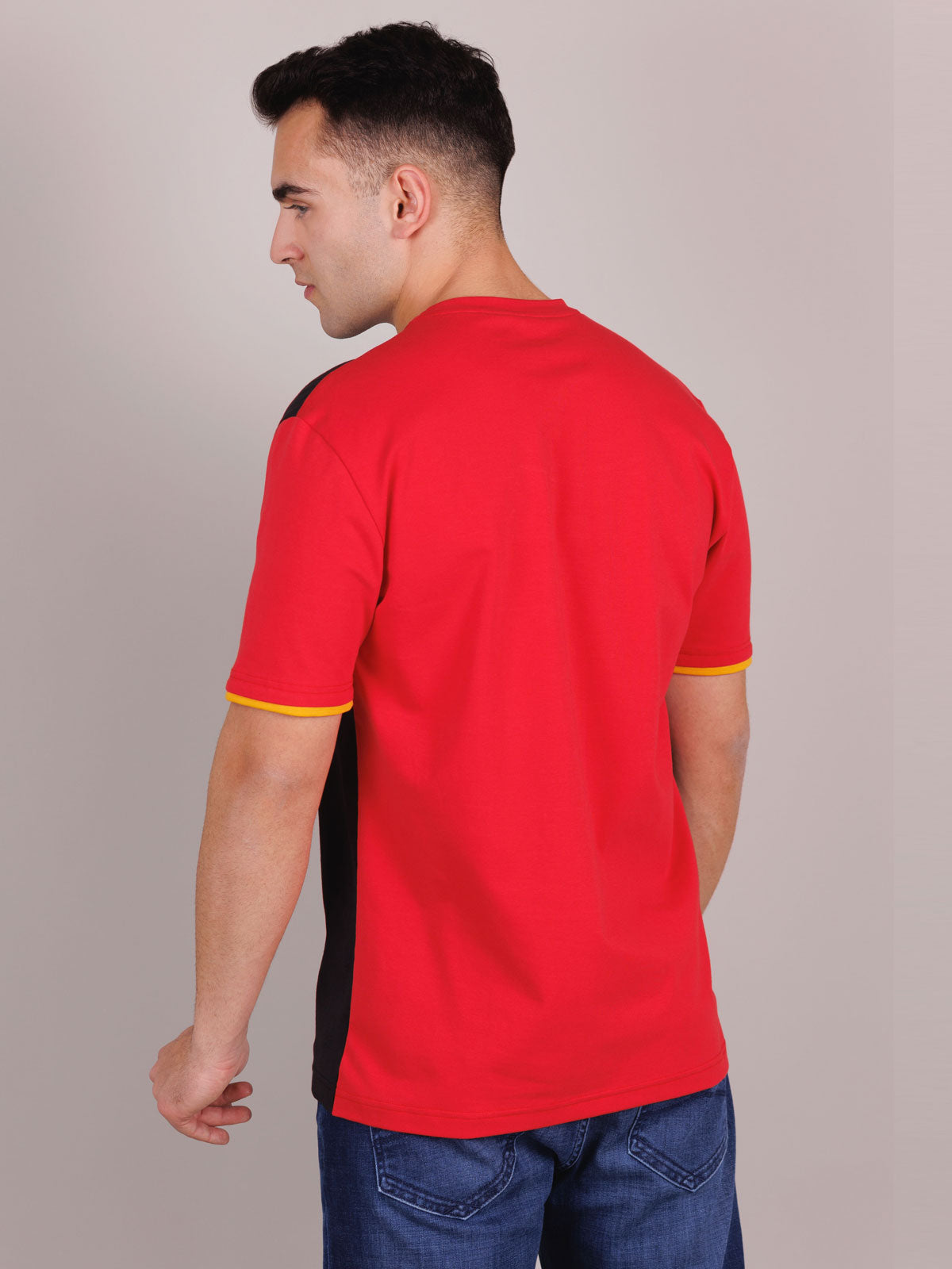 Тениска в черно и червено