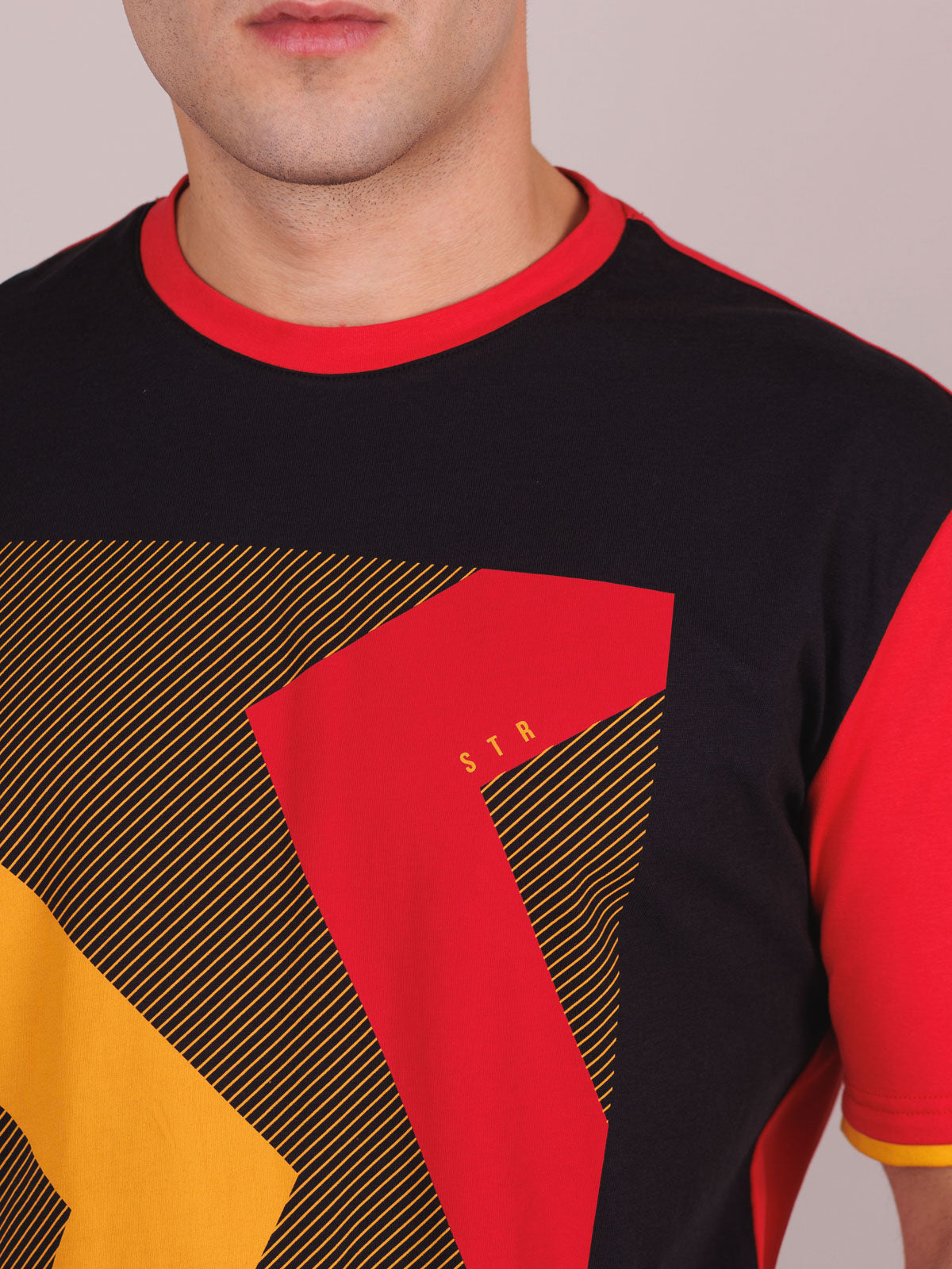 Тениска в черно и червено