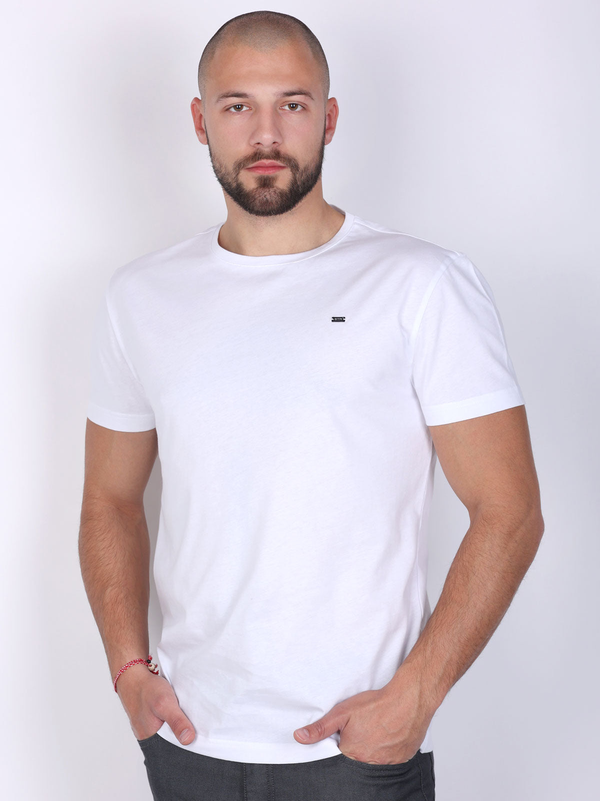 Едноцветна тениска права кройка